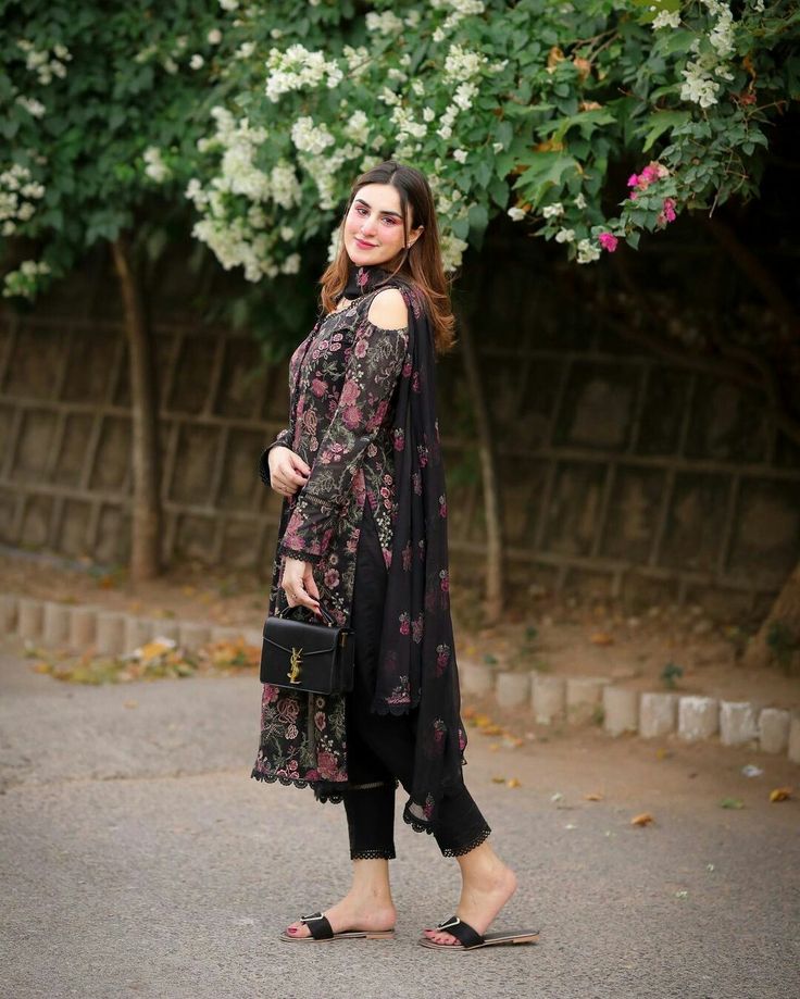 Bareeze Embroidered Lawn 3-Piece Suit - BL-005, view 1
